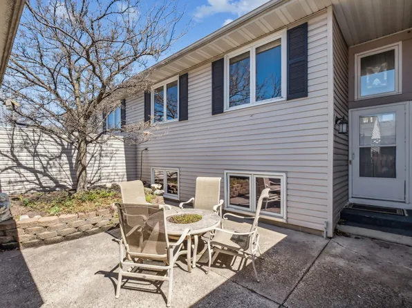 8353 W 100th St, Bloomington, MN 55438
