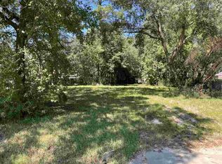 5220 Wildwood Dr, Beaumont, TX 77708