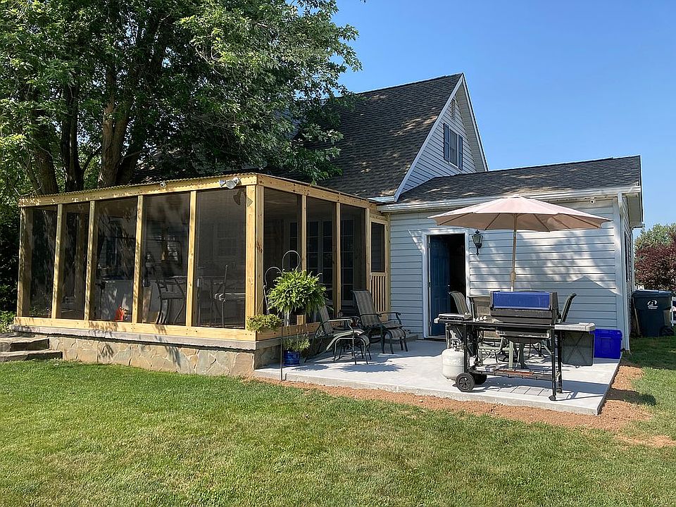 Screened in patio