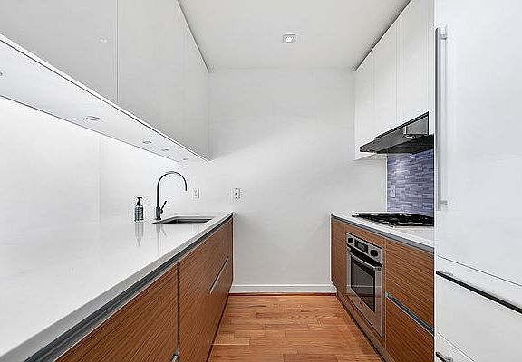 4th image of 555 W 59th St APT 8D