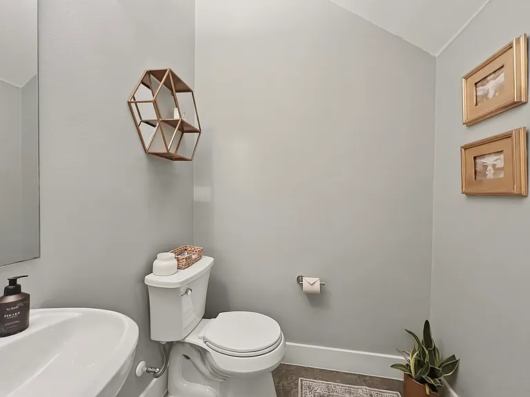 Powder room (_ bath) on 1st Floor