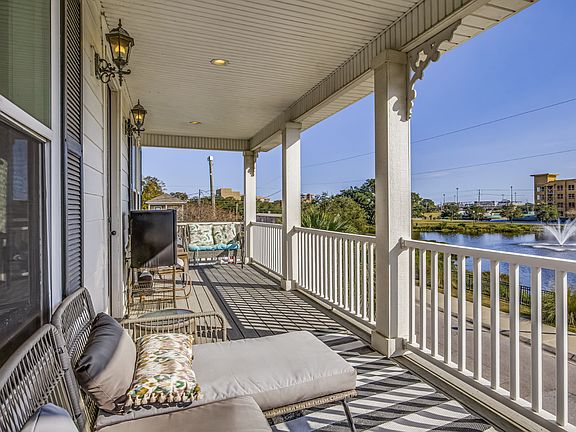 3rd image of 606 W Intendencia St