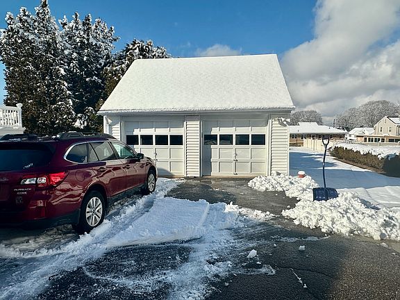 Garage-Tenant will have access to one of the garage bays