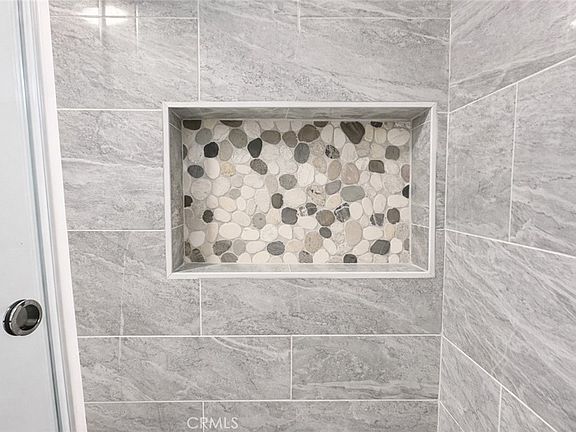 4th image of 6907 Noble Ave
