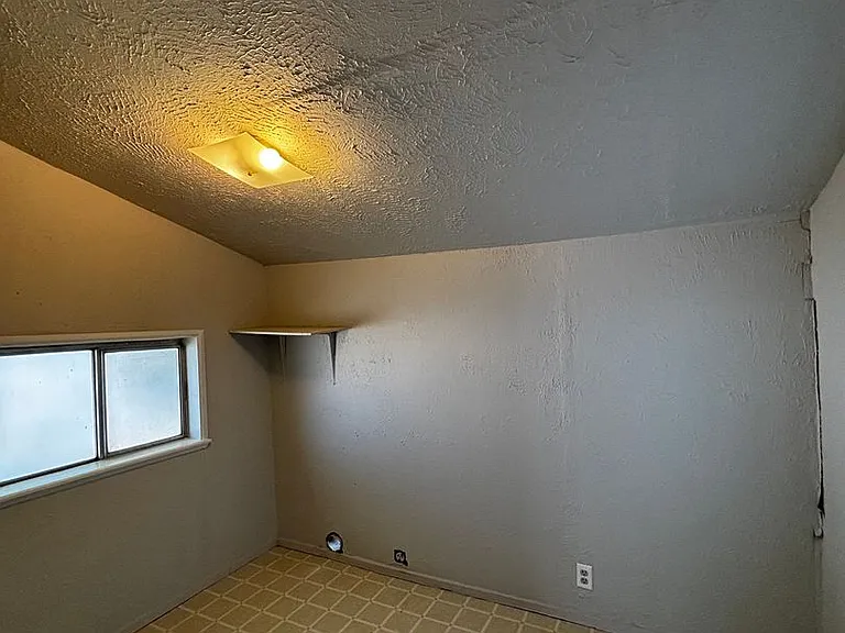 1246 N Main St — Photo 10