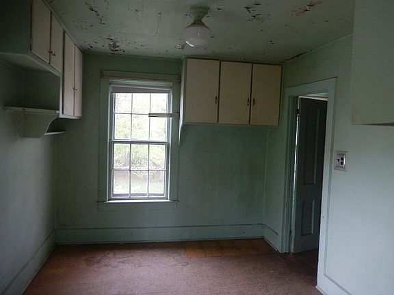 5th image of 724 E Galena Blvd