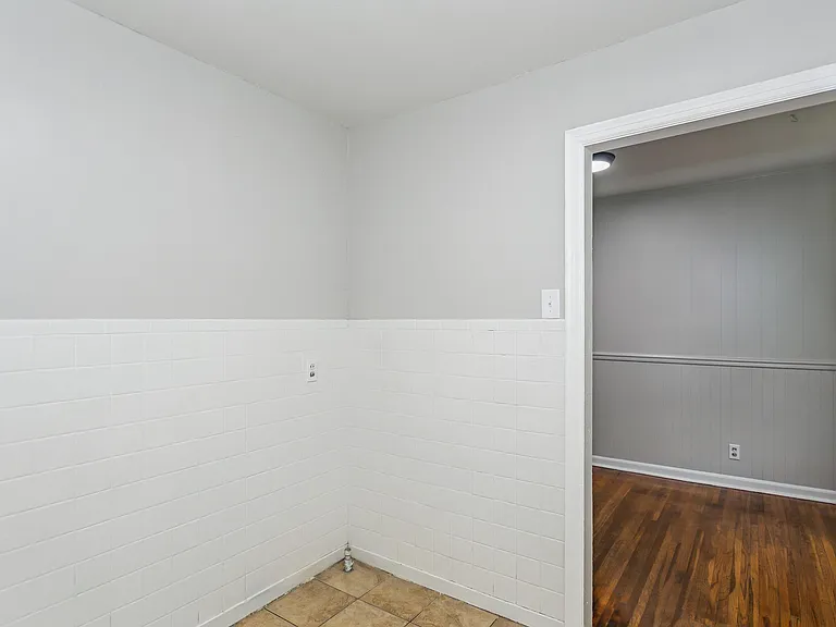 229 S Edwards St — Photo 7