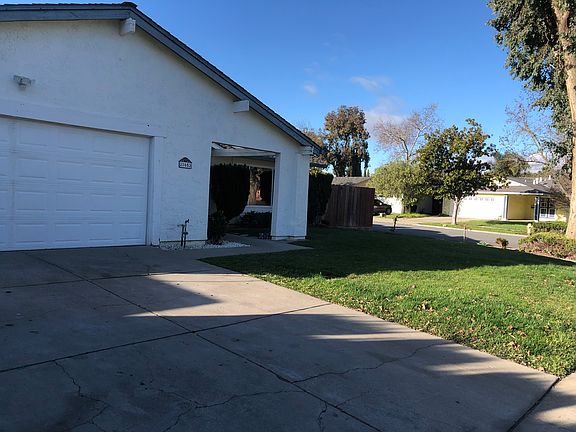 3rd image of 165 Manley Ct