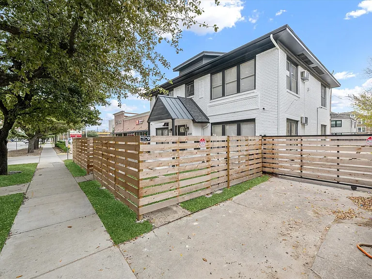 1119 Waugh Dr #4 — Photo 8