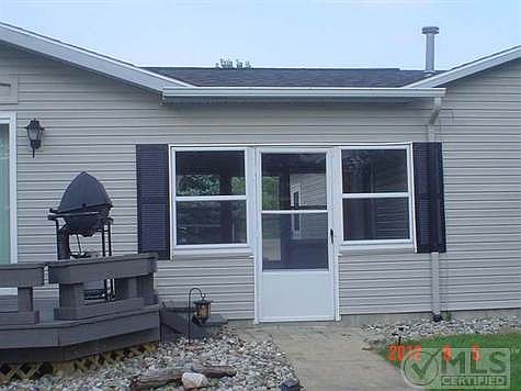 View of inclosed sun porch/breezeway