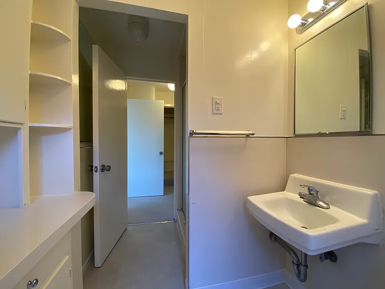 2523 Leavenworth St — Photo 19