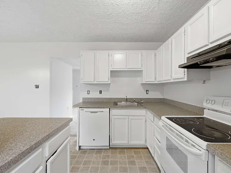 8635 Reinecke Ct — Photo 16