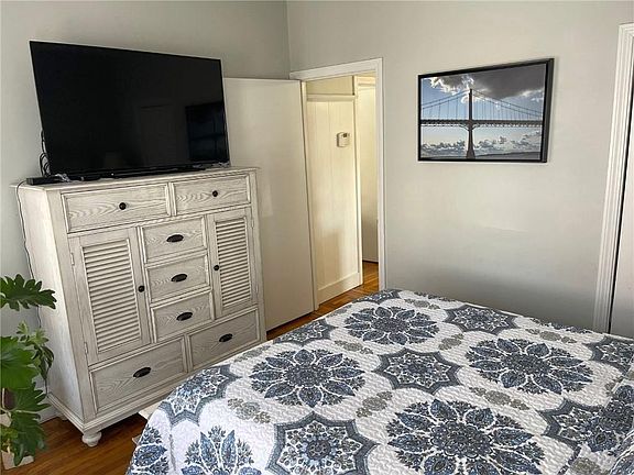 5th image of 4 Bayview Ave #2