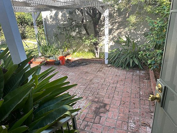 4th image of 975 W Glenoaks Blvd