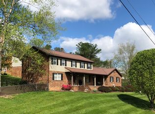 105 Mark Dr, South Charleston, WV 25309