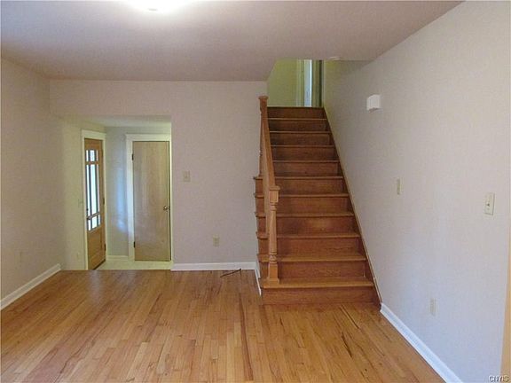 5th image of 107 Whiskwood Ln