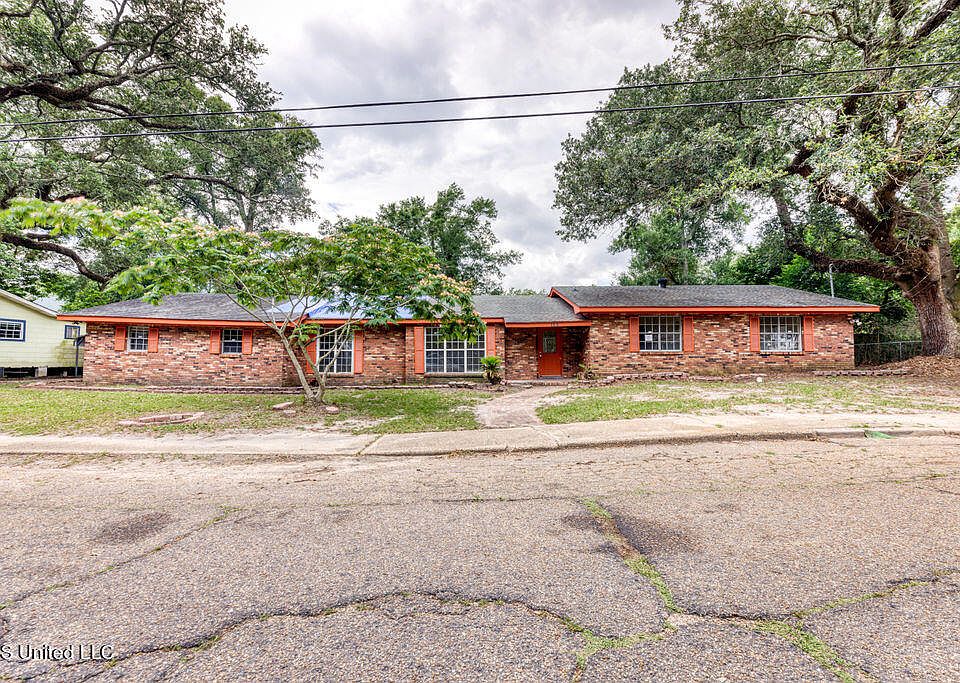 1st image of 185 Jefferson Davis Ave