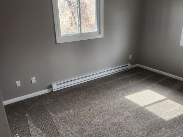 407 Davenport St #1, Dixon, IA 52745
