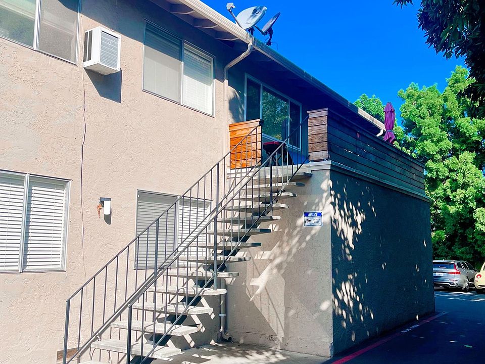 PRIVATE BALCONY AND ENTRANCE TO APARTMENT.