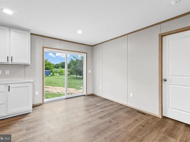 328 Line Rd — Photo 9