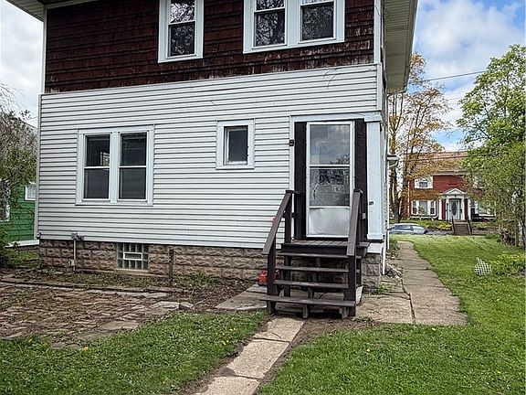3rd image of 3915 Deveaux St