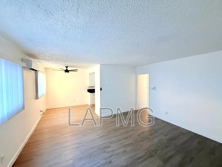 1426 S Point View St #5 — Photo 4