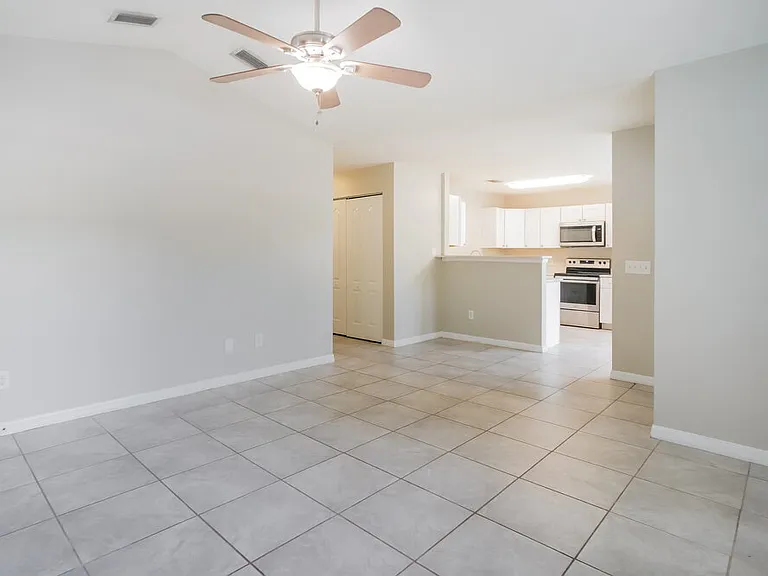 1040 W 7th St — Photo 5