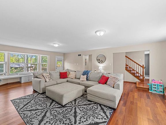 4th image of 309 Woodland Hill Ct