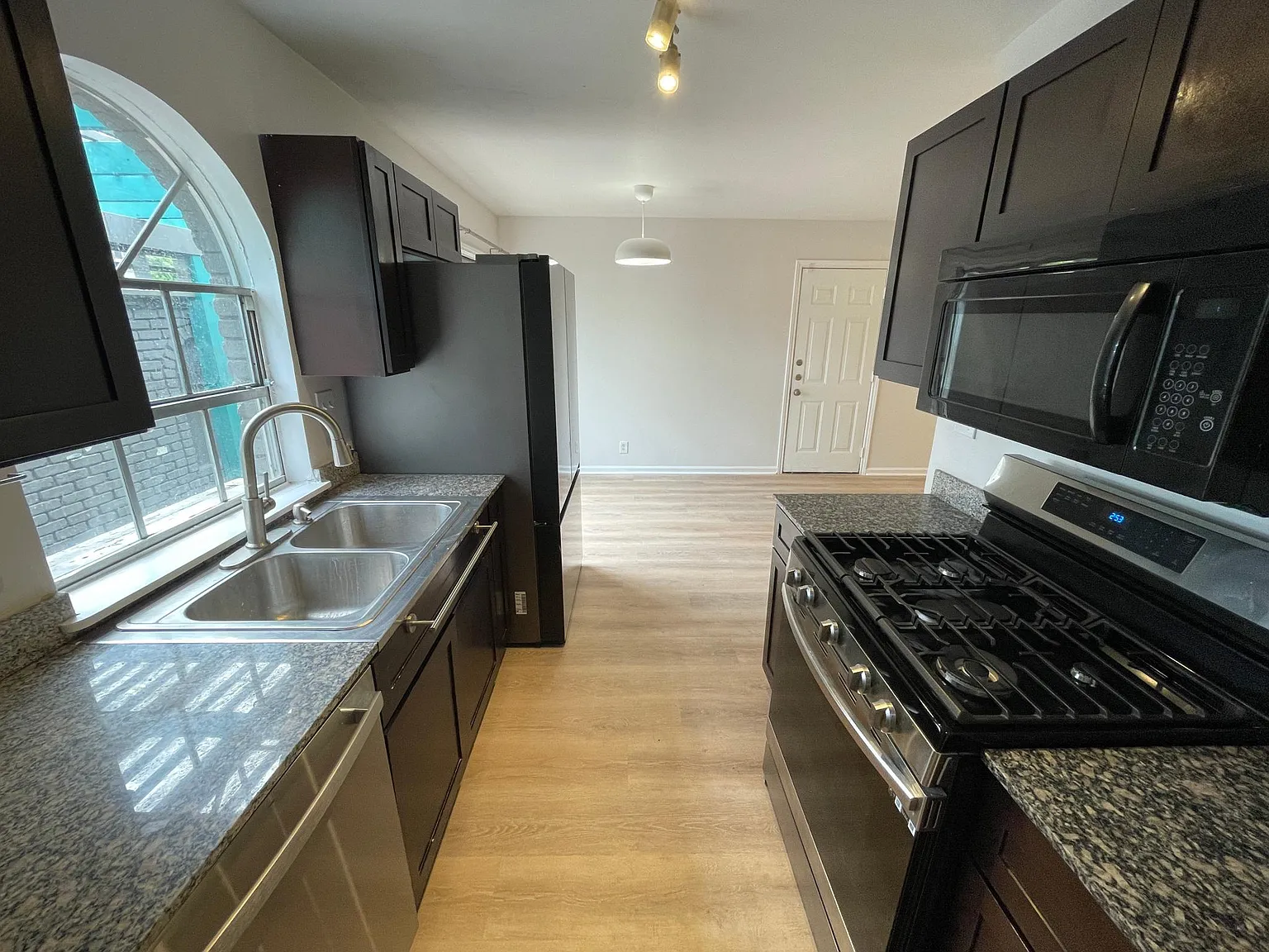 7201 Grand Canyon Dr — Photo 2
