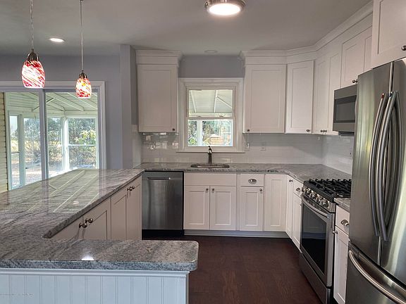 3rd image of 4 Dupont Ct