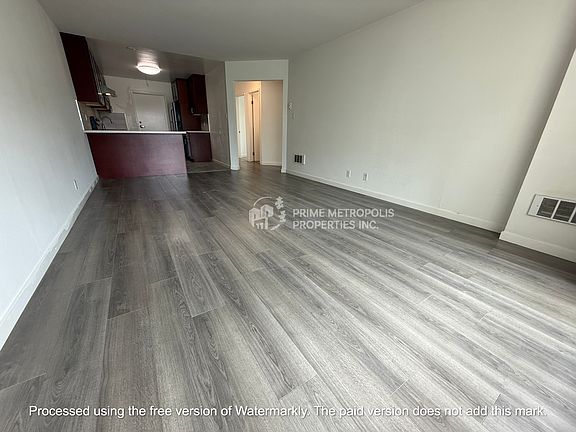 4th image of 601 Niantic Ave