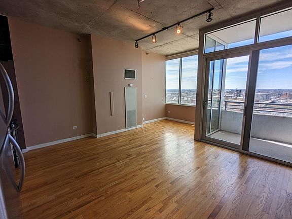 3rd image of 1720 S Michigan Ave APT 2116