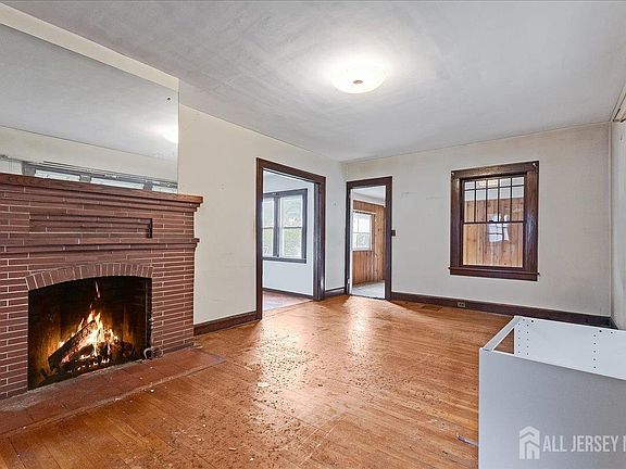 5th image of 425 New Market Rd