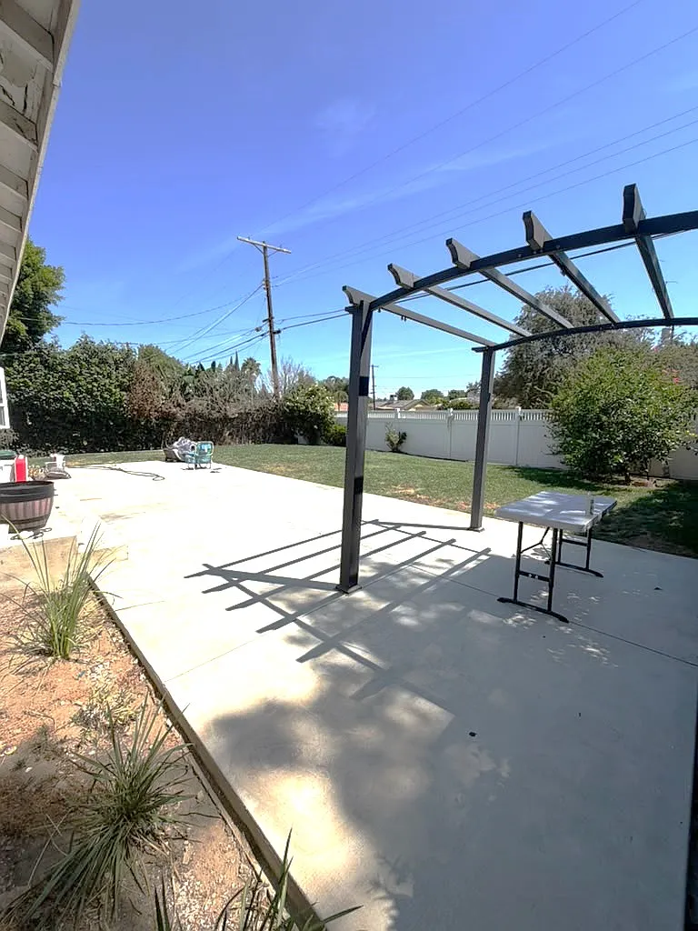 4 bed, 1450 sqft, $4,590 — Photo 2
