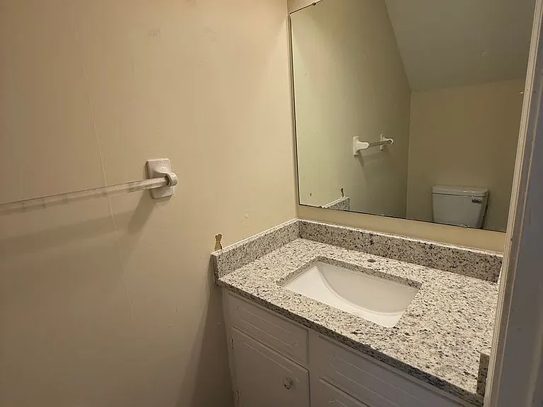 403 Lennon Dr — Photo 6