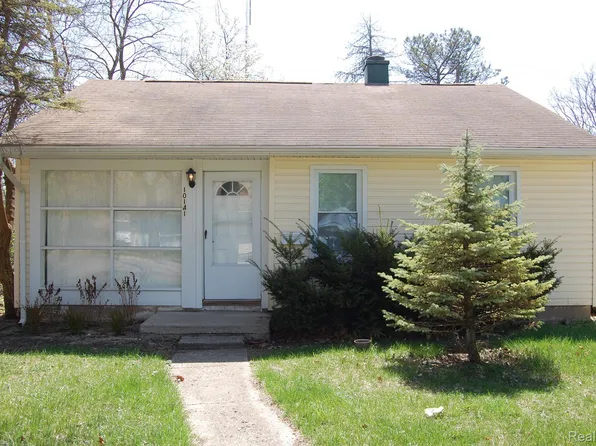 10141 Albany St, Oak Park, MI 48237