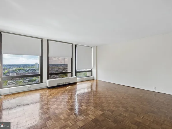 210 Locust St #22CW, Philadelphia, PA 19106