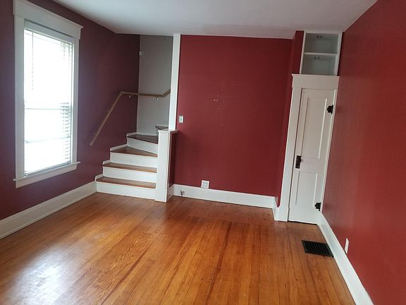 5th image of 410 Pendery Ave