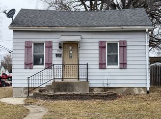 916 3rd St, Lincoln, IL 62656