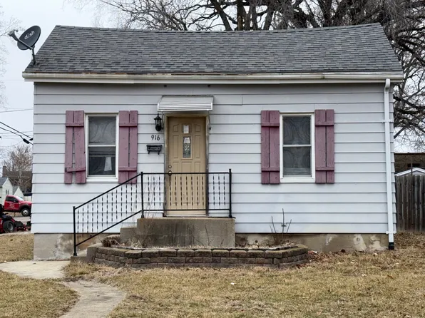 916 3rd St, Lincoln, IL 62656