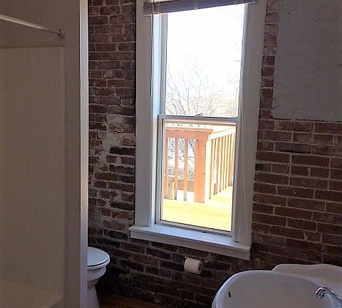 4th image of 569 Campbell St