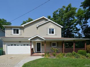 892 Brighton Lake Rd, Brighton, MI 48116