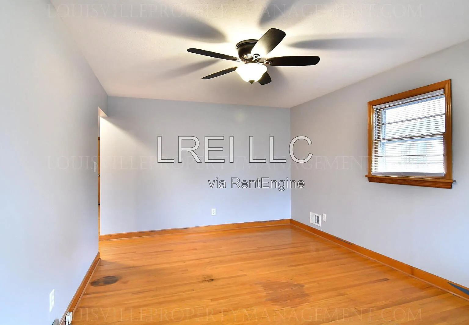 3 bed, 1.5 bath, 1100 sqft, $1,550 — Photo 3