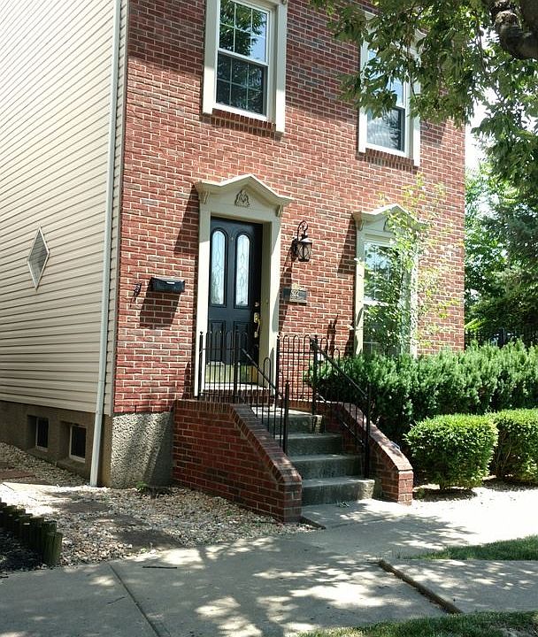 1st image of 922 Weninger Cir