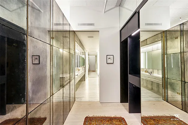 Sold by Warburg | media 52