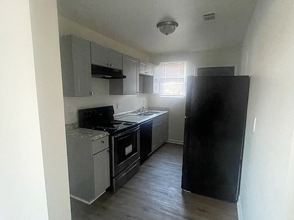 4th image of 288 Leath St #1