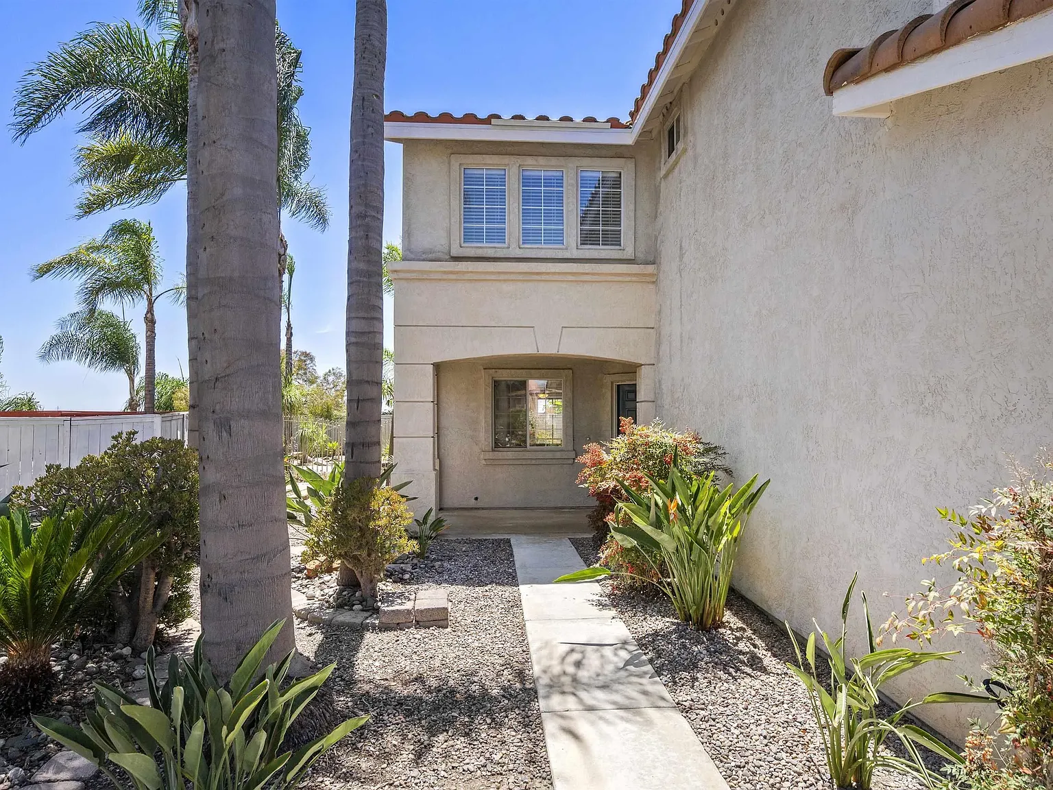 4 bed, 2.5 bath, 1755 sqft, $4,695 — Photo 2