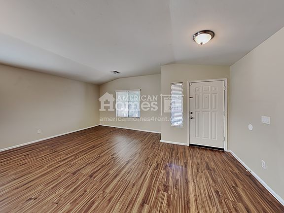4th image of 10427 W Southgate Ave