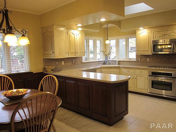 5th image of 429 W Hollyridge Cir
