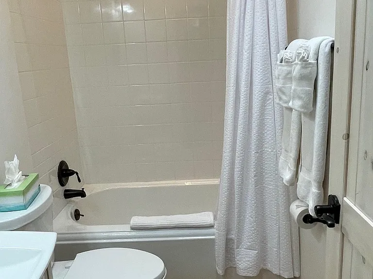 403 E Alameda St — Photo 13